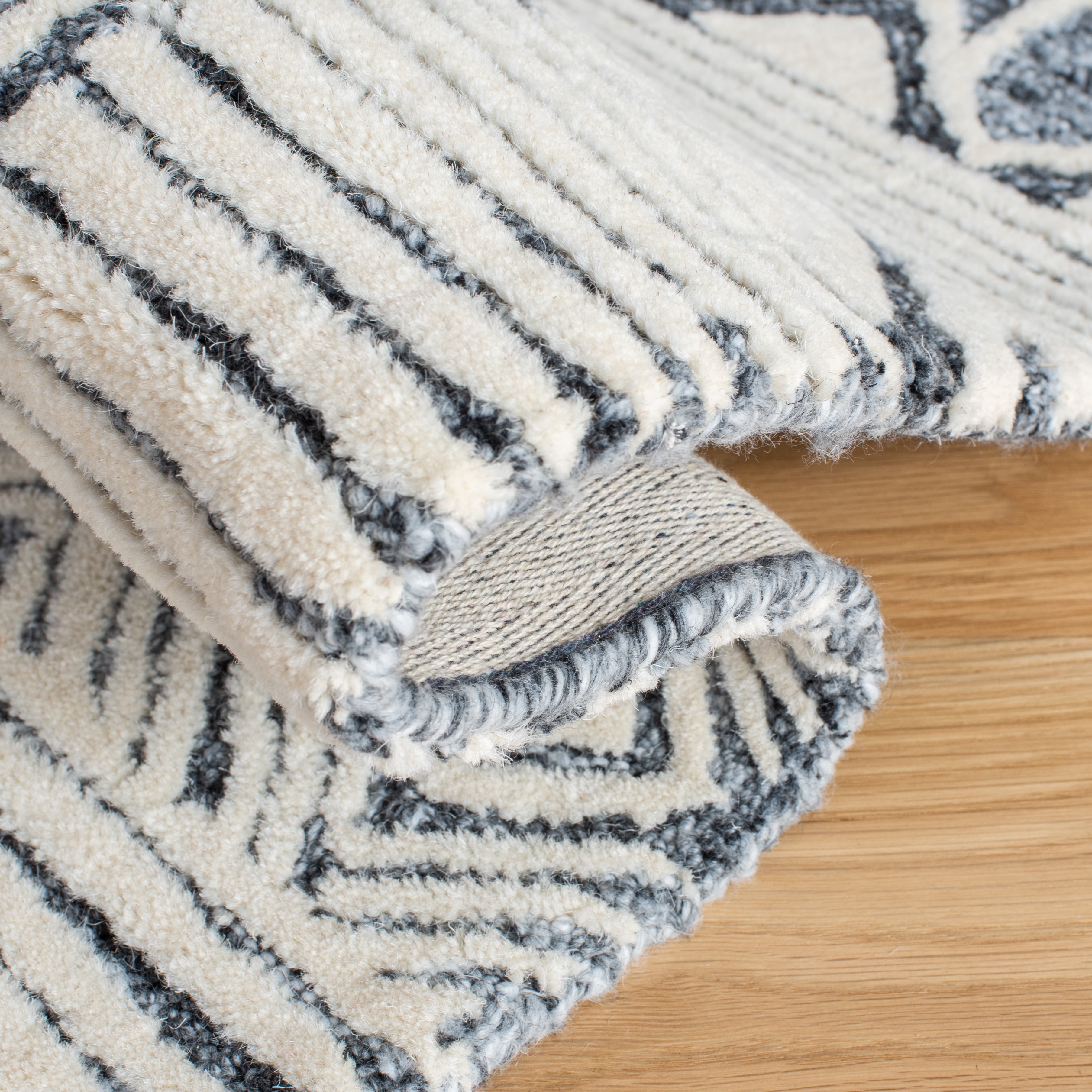 SAFAVIEH Roslyn Raynard Geometric Area Rug, Black/Ivory, 9' x 12'