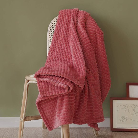 Simple&Opulence Coral Red Throw Blanket for Couch-Super Soft Fluffy Blankets for Women 50x70 Inches Cozy Lightweight Fleece Blanket for Home Decor