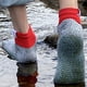 thumbnail image 4 of Qarigey Calcetines antideslizantes de cinco dedos de poliuretano para un agarre seguro durante los entrenamientos Calcetines de cinco dedos de Medias Verde y rojo, 4 of 6