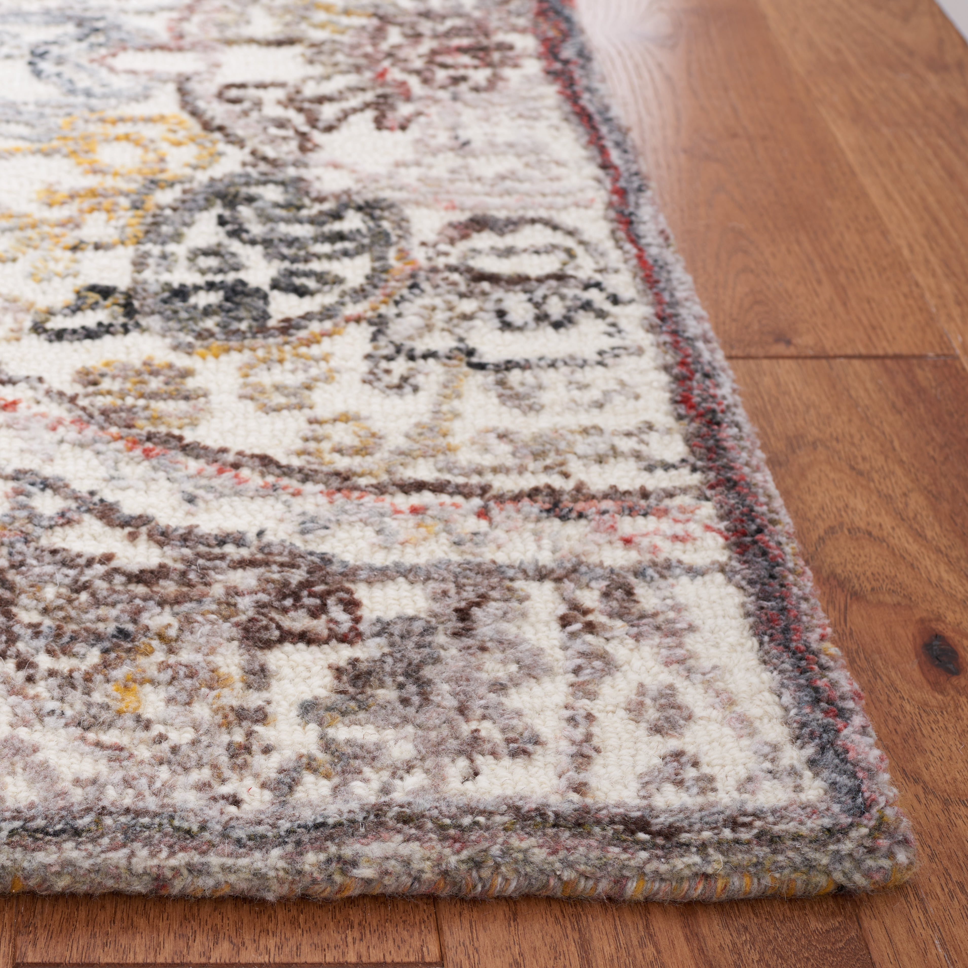 SAFAVIEH Metro Luvina Medallion Area Rug, Ivory/Red, 3' x 5'