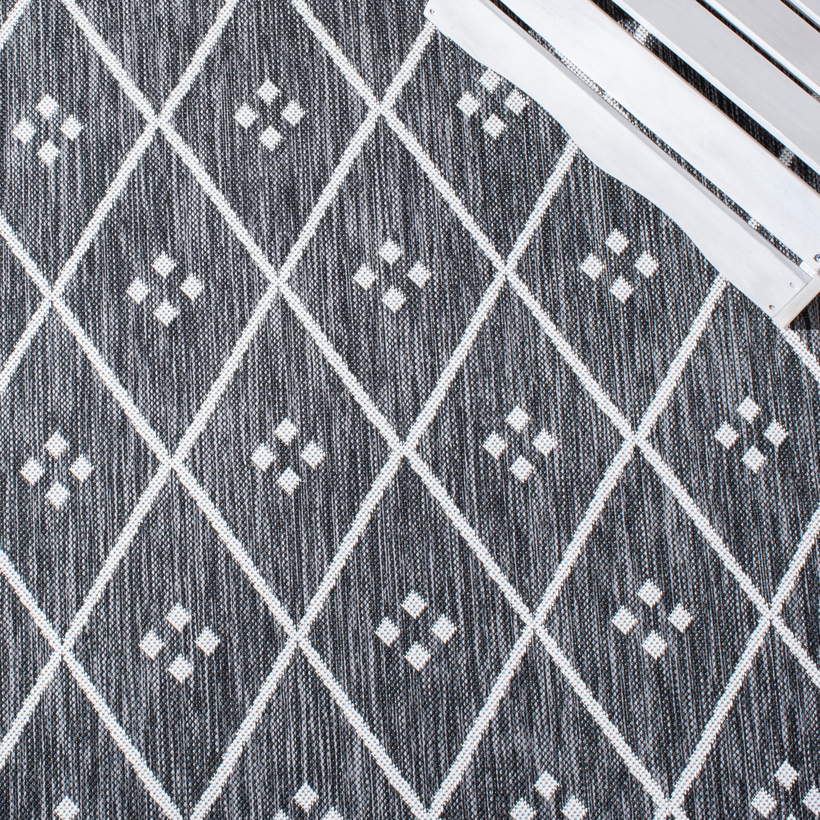 SAFAVIEH Courtyard Wasif Geometric Indoor/Outdoor Area Rug, Black/Ivory, 2'7" x 5'