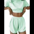thumbnail image 1 of Pijama de Rayas para Mujer, Conjunto de Dos Piezas, Camiseta con Estampado de Rayas y Hombros Caídos, Pantalones Cortos Cruzados con Abertura. Verde XXL, 1 of 7