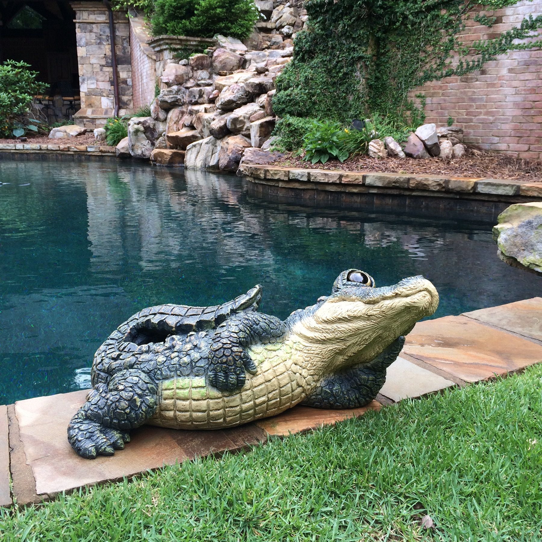 Homestyles Toad Hollow Lying Gator Home & Garden Alligator Beach Statue