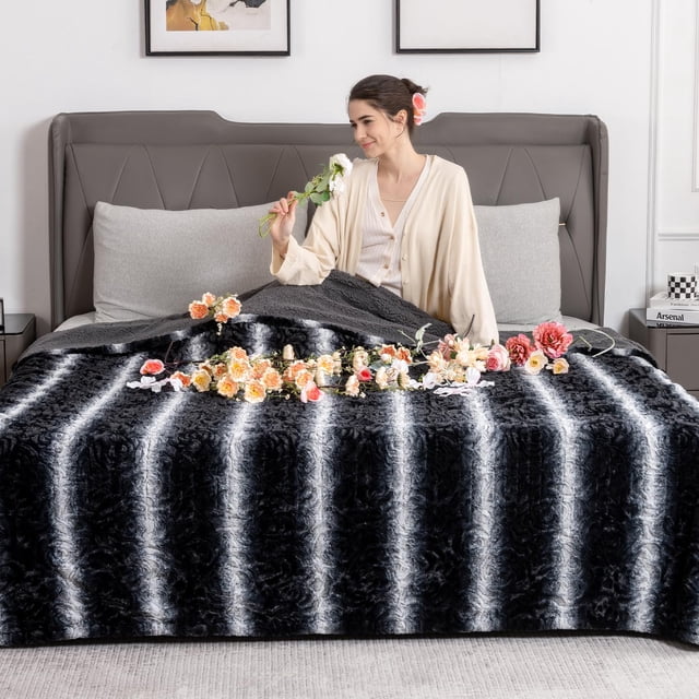 WOOMER Heated Blanket Full Size 77" x 84", Electric Blanket with 0.5-12 Hours Timer & 10 Heating Levels, ETL Certified, Black Grey Flowers Patterns F