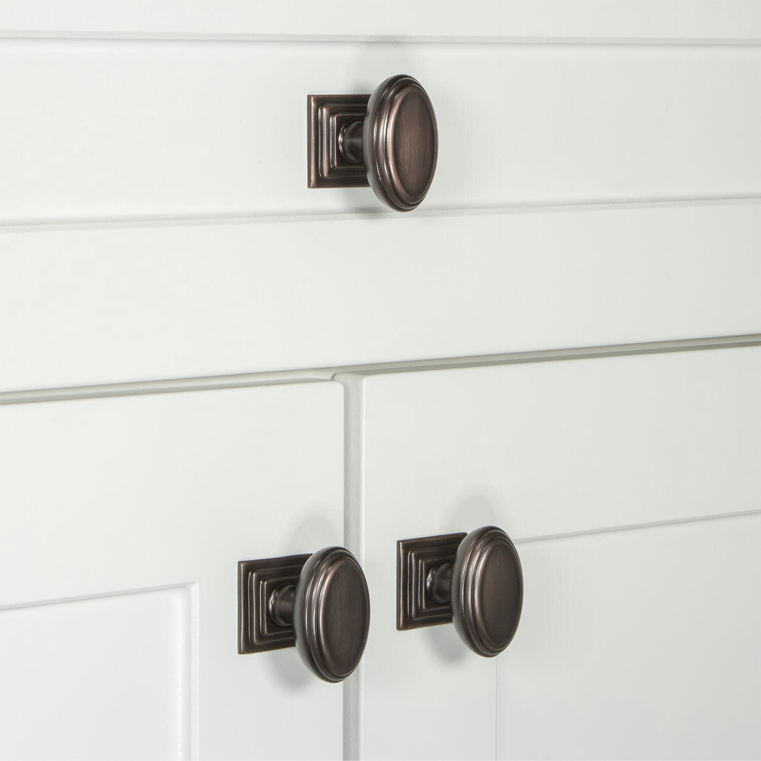 Grandeur 804724 Anneau 1-3/4" Solid Brass Flat Oval Cabinet Knob - Brass