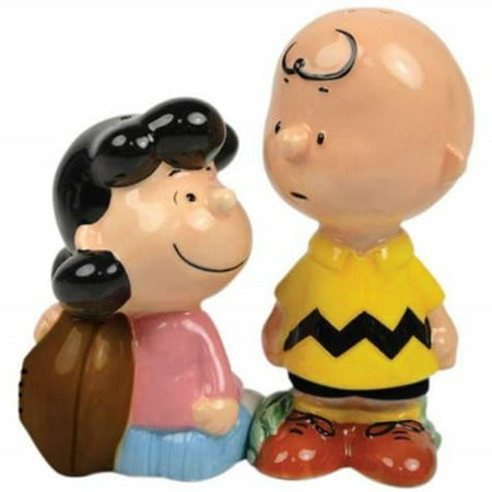 Charlie Brown And Lucy Football - Peanuts' Charlie Brown and Lucy