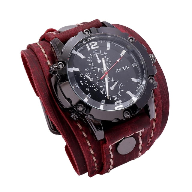 reloj de pulsera sunnimix punk vintage correa de cuero ancha para hombre rojo reloj punk vintage con esfera redonda grande negra y tres subesferas, caja de aleación negra, correa ancha de cuero rojo con costura visible y cierre de hebilla, vista frontal en 3/4. Ideal también como accesorio de pulsera estilo brazalete.