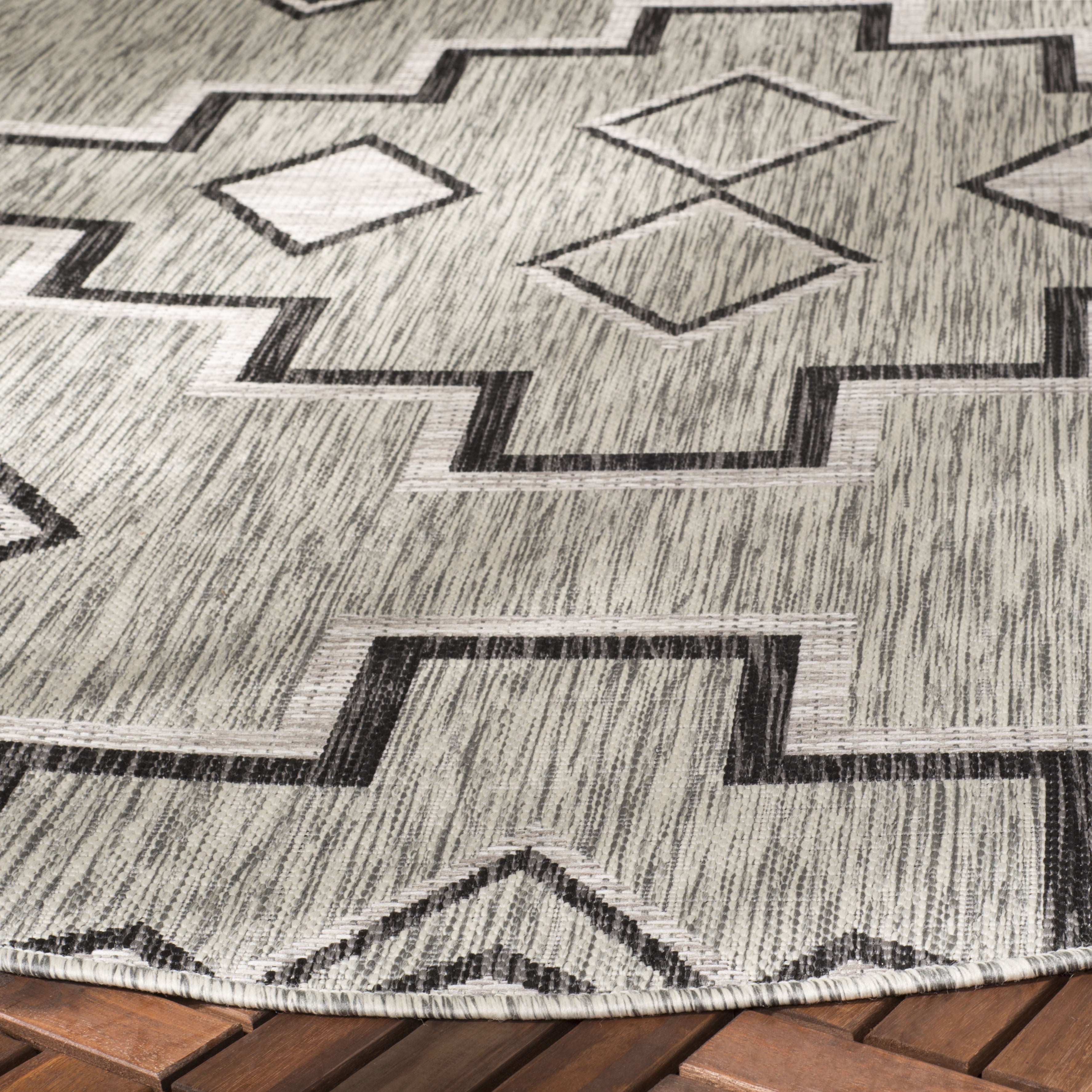SAFAVIEH Courtyard Floella Geometric Indoor/Outdoor Area Rug, Grey/Black, 5'3" x 5'3" Round