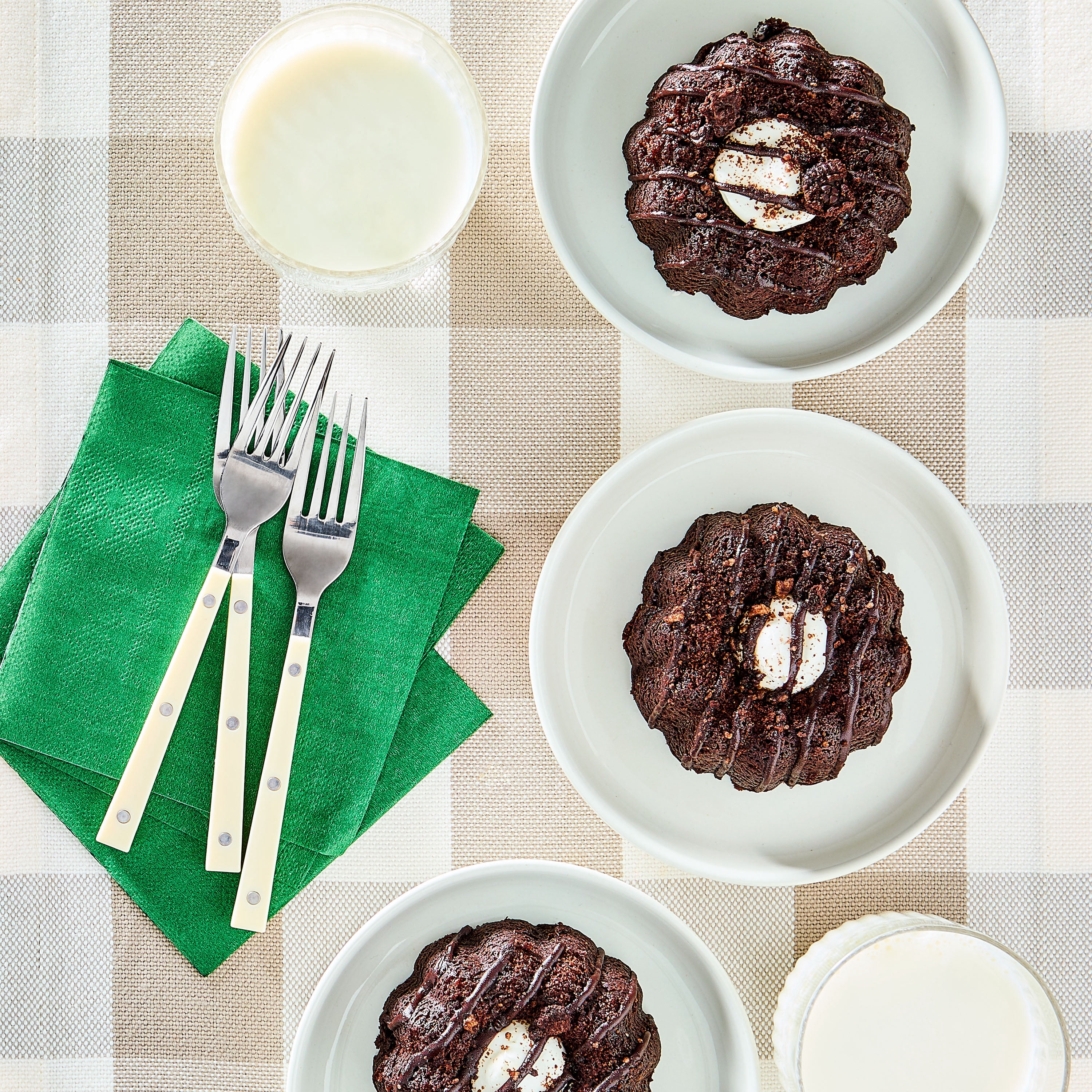 Marketside Cookies & Creme Mini Bundt Cakes, 14 oz, 4 Count, Baked, Shelf Stable
