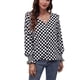 thumbnail image 1 of Camisa de mujer de fibra de poliéster con cuello en V y hombros descubiertos con botones de manga larga para viaje, 1 of 7