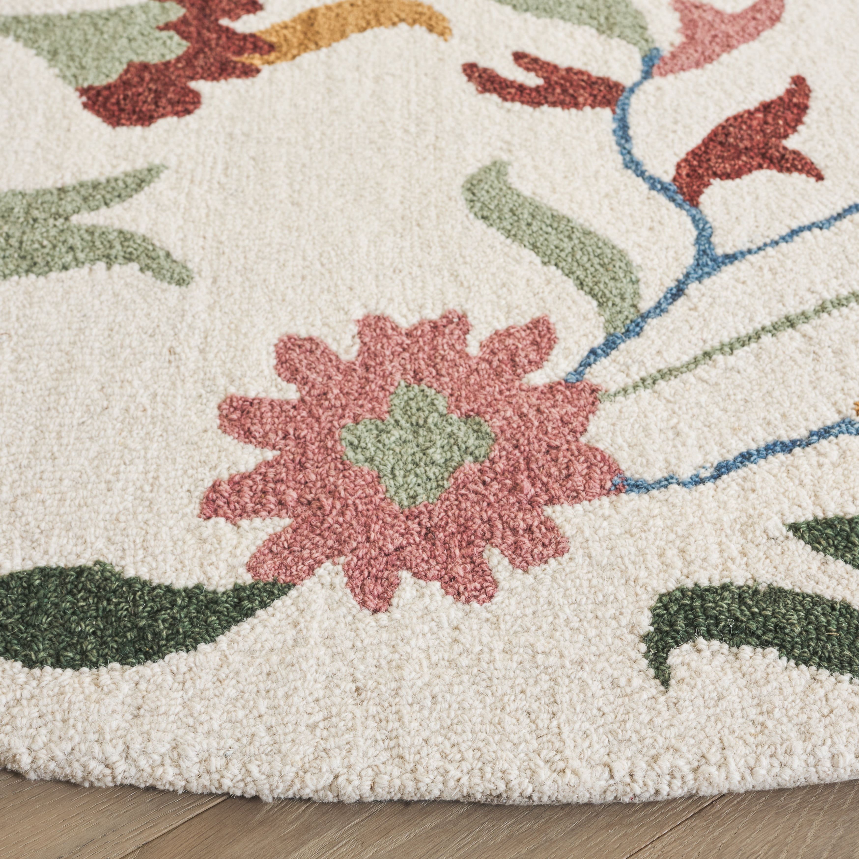 SAFAVIEH Blossom Kieron Floral Area Rug, Ivory/Red, 6' x 6' Round