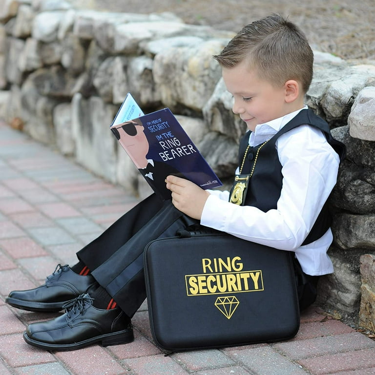 atlet kat smække Tickle & Main - Ring Bearer Gift Set – Includes Book, Badge, and Wedding Ring Security Briefcase. I'm Head of Security - I'm The Ring Bearer! - Walmart.com atlet kat smække Tickle & Main - Ring Bearer Gift Set – Includes Book, Badge, and Wedding Ring Security Briefcase. I'm Head of Security - I'm The Ring Bearer! - Walmart.com