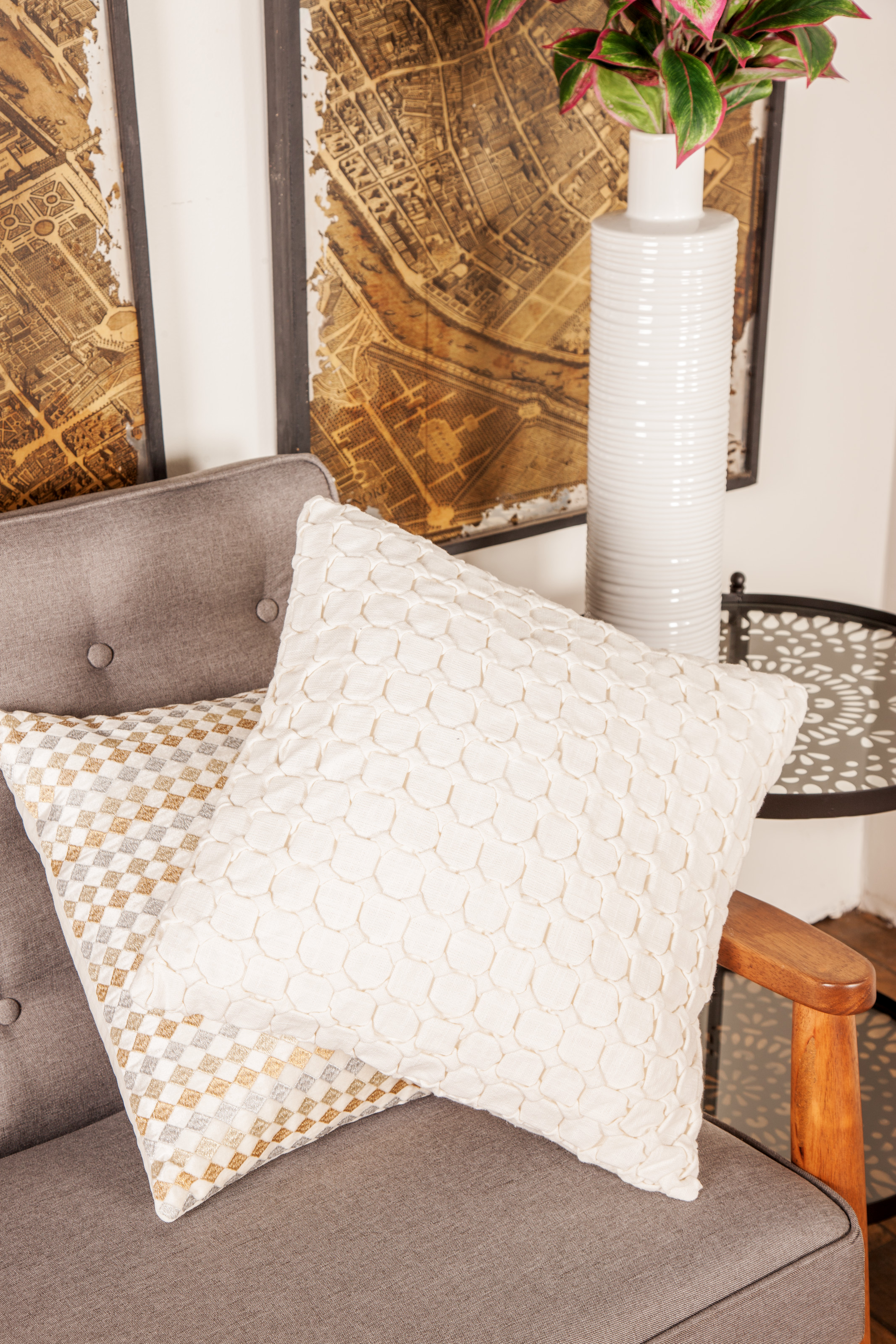 Decmode White Square Throw Pillow with Smocked Square Pattern, 18” x