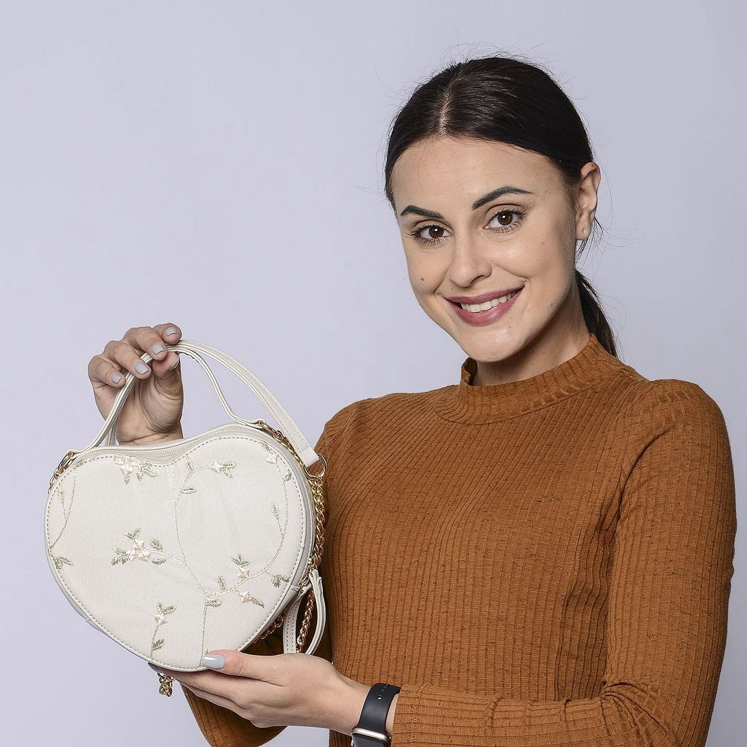 Cute White Heart Purse for Women, Faux Leather Heart Shaped Crossbody Bags, Zipper Closure Shoulder Bag Birthday Christmas Gifts