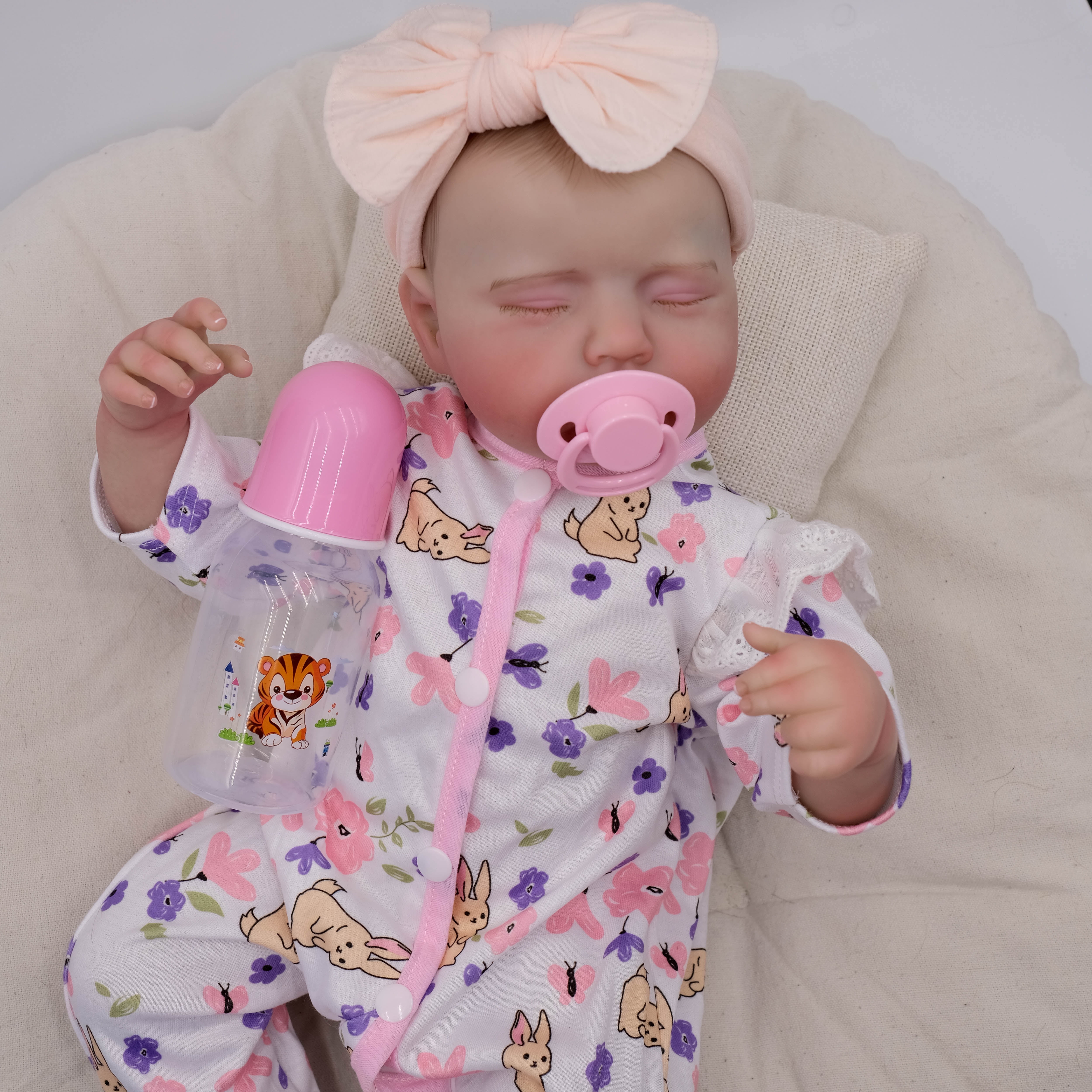 iCradle Cuddly Sleeping Lifelike Reborn Baby Dolls Girl 18 inch Lovely Realistic Newborn Babies Cloth Body Painted Hair Baby Doll with Clothes Set