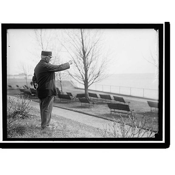 Historic Print, DRISCOLL, JOHN. VETERAN OF FIGHT BETWEEN MERRIMAC AND MONITOR. POINTING TO SPOT IN HAMPTON ROADS WHERE BATTLE OCCURRED, 16" x 20"