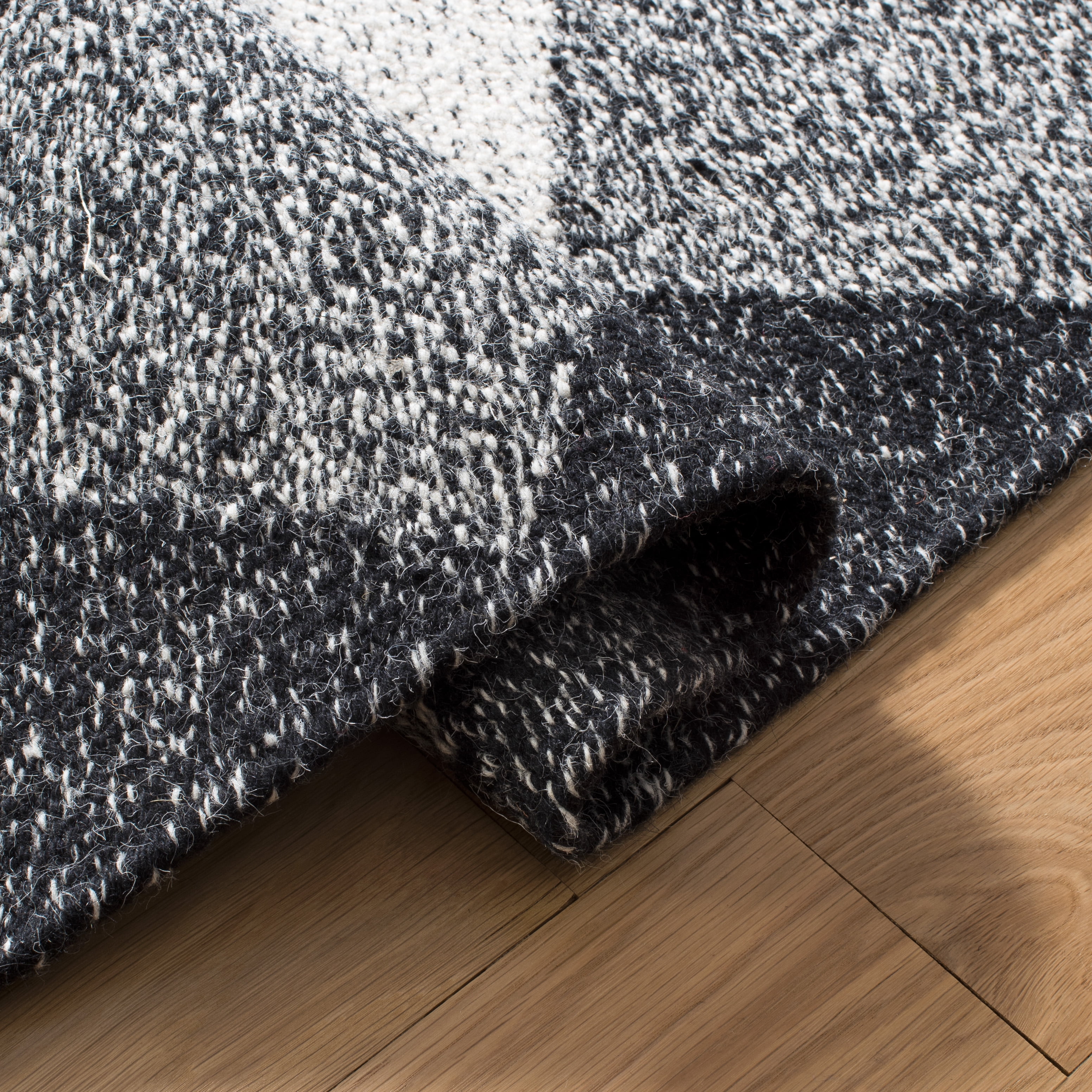 SAFAVIEH Kilim Einri Diamond Area Rug, Black/Ivory, 5' x 8'