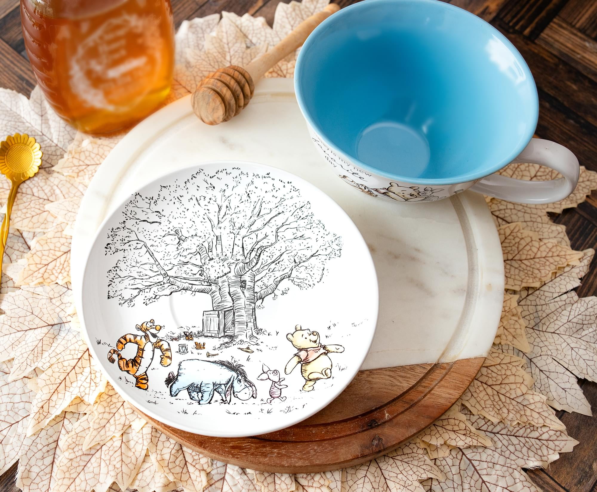   THE Winnie the Pooh　スープ皿 Disney Winnie The Pooh And Friends Ceramic Teacup & Saucer Set
