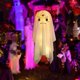 thumbnail image 1 of Xihbxyly Colgante Luminoso de Halloween, Decoración Festiva Iluminada, Diseño a Pilas, Fácil de Colgar para Interiores o Exteriores, Perfecto para Fiestas En Casa, Jardín o Porche, 1 Colgante Incluid, 1 of 5