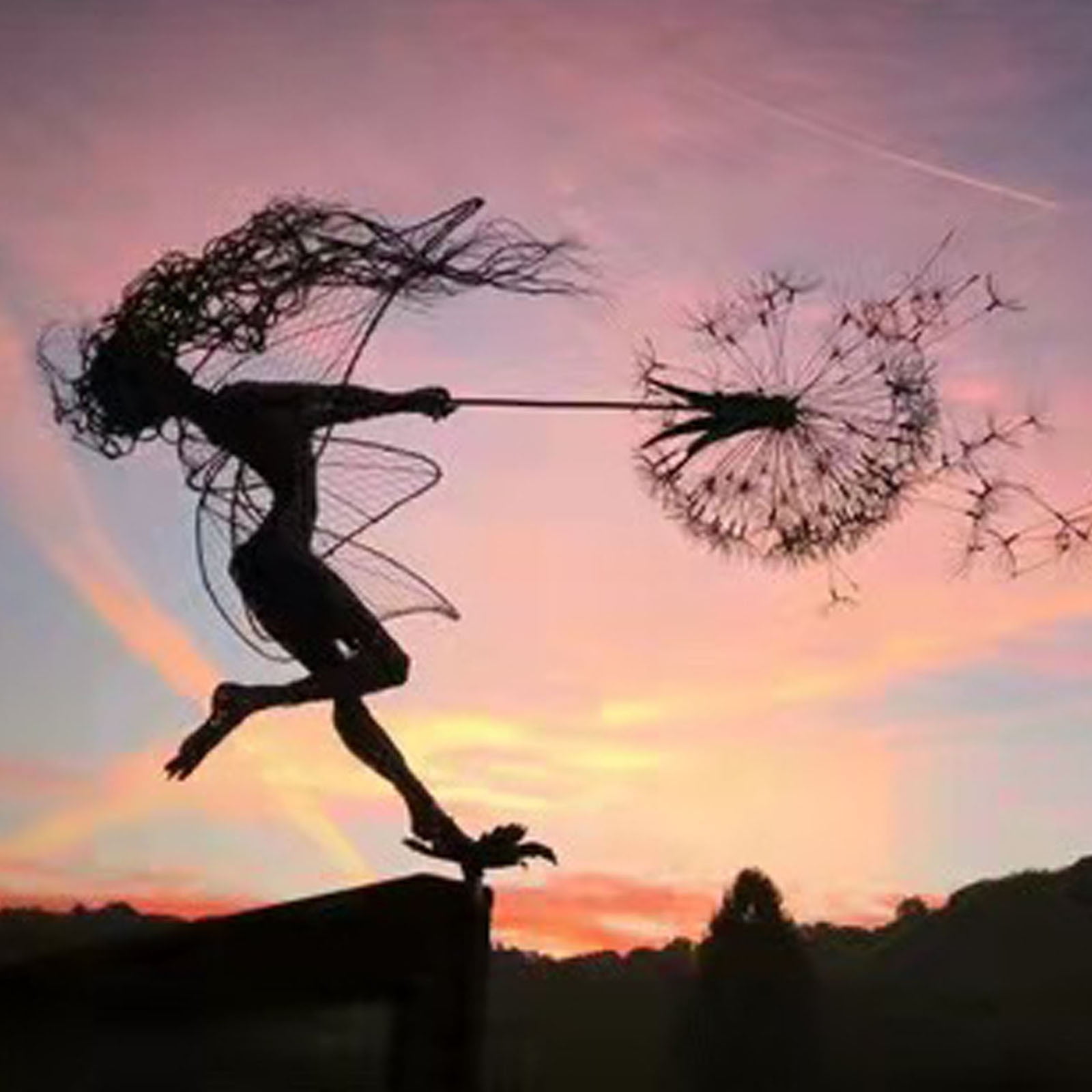 Design Toscano Wandskulptur 'Brianna, Die Sommerbrisen-Fee' – Handbemalt, Aus Designerharz