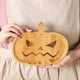 thumbnail image 4 of Bandeja de Madera con Forma de Calabaza Fantasma para Halloween, Ideal para El Hogar, La Cocina y El Comedor., 4 of 5