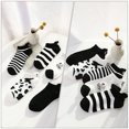 thumbnail image 2 of 2 pares de calcetines de algodón con estampado de vaca de dibujos animados, calcetines cortos de corte bajo para mujeres y niñas, 2 of 8