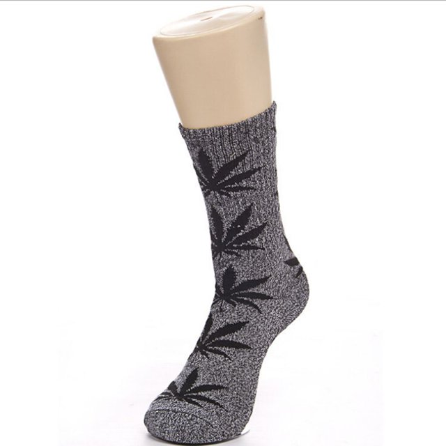 Maoww Maple Pattern Sport Socks Leisure Breathable Unisex Tube Socks