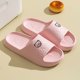 thumbnail image 1 of Zapatillas de hombre de verano con dibujos de oso, suela suave y gruesa para interiores, antideslizantes, chanclas exquisitas para baño, playa, zapatos al aire libre para parejas, 1 of 5