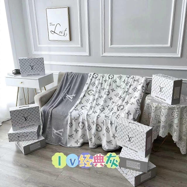 Light Luxury Flannel Blanket Big Brand Comfortable Blanket Sofa Nap Blanket