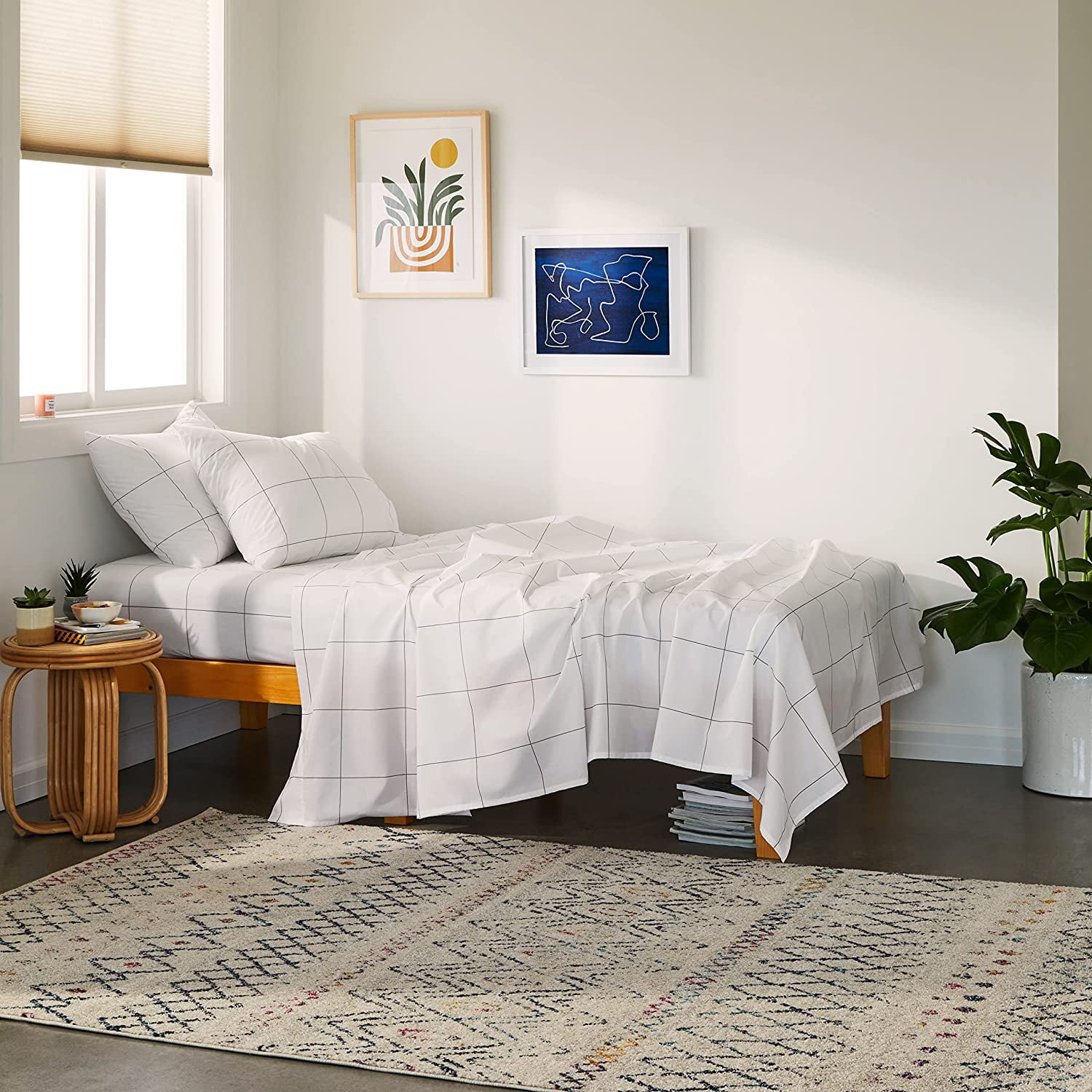 Brooklinen Luxury Sateen Core Sheet Set Queen Size in Cream Fitted Sheet Flat Sheet 2