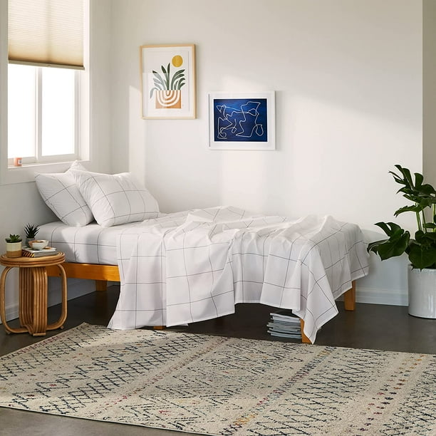 Brooklinen Luxury Sateen Core Sheet Set Queen Size in Cream Fitted