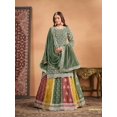 thumbnail image 2 of Kurta Lehenga Indienne pour Femmes Faite sur Mesure avec Ensemble de Dupatta de Designer, 2 of 5