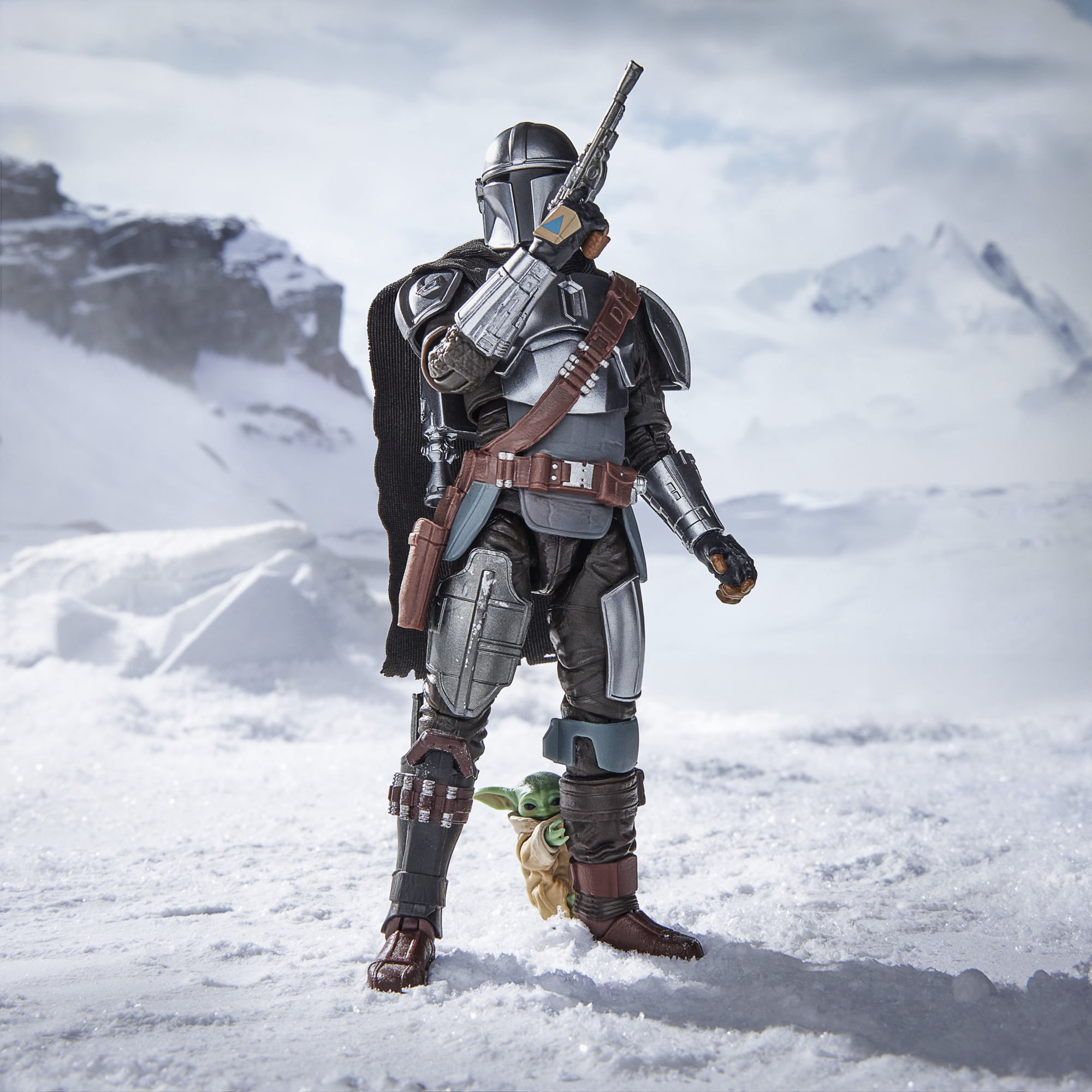 Star Wars The Black Series, figurine deluxe Le Mandalorien et Grogu à l'échelle 15 cm, Star Wars: The Mandalorian & Grogu, cadeau
