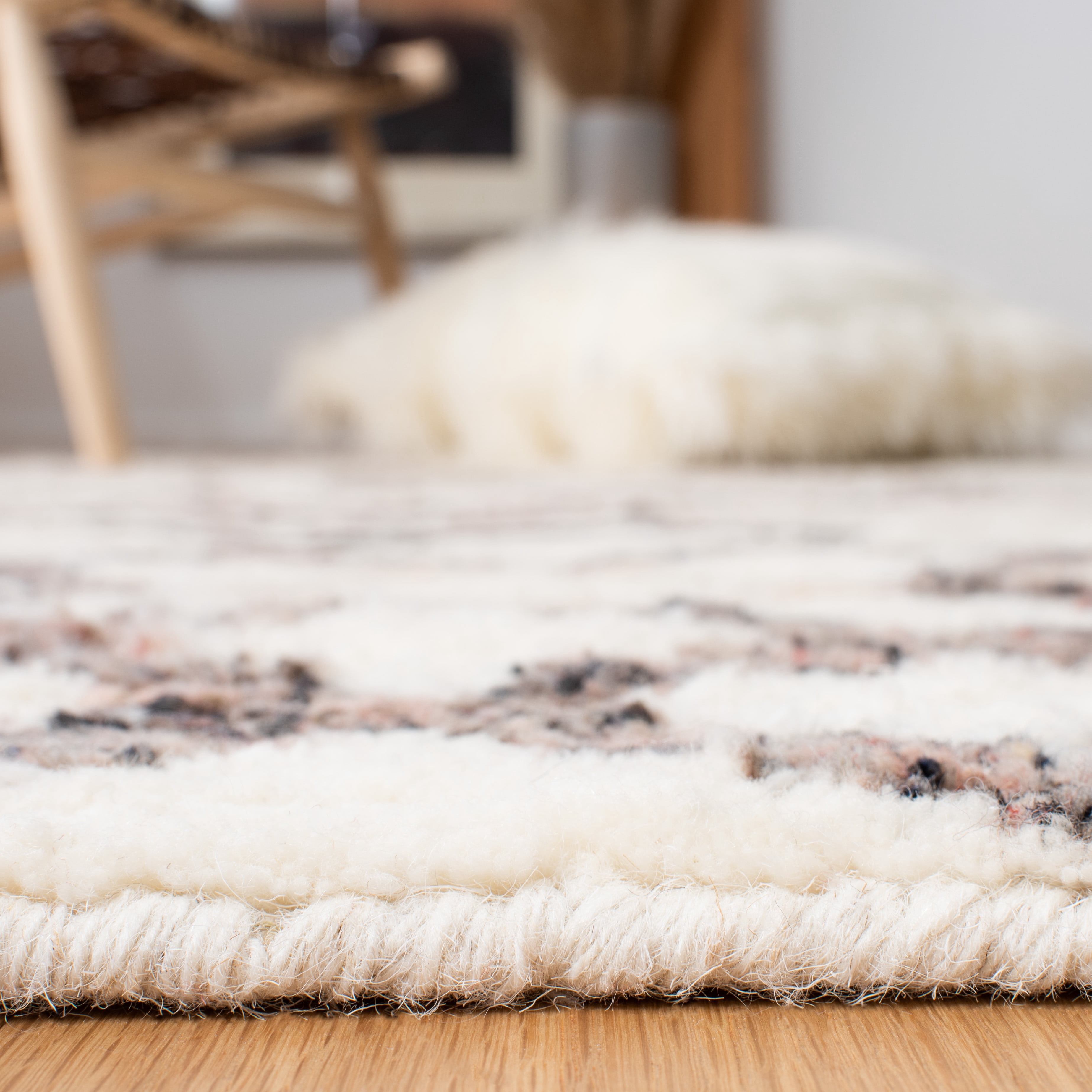 SAFAVIEH Casablanca Lyall Geometric Area Rug, Ivory/Pink, 8' x 10'