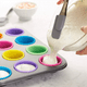thumbnail image 4 of Mini molde de muffins de silicona, pequeño molde antiadherente reutilizable para cupcakes, 4 of 5