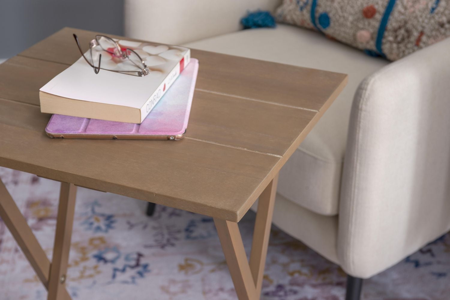 Ensemble de table à plateau en acacia gris Smyth