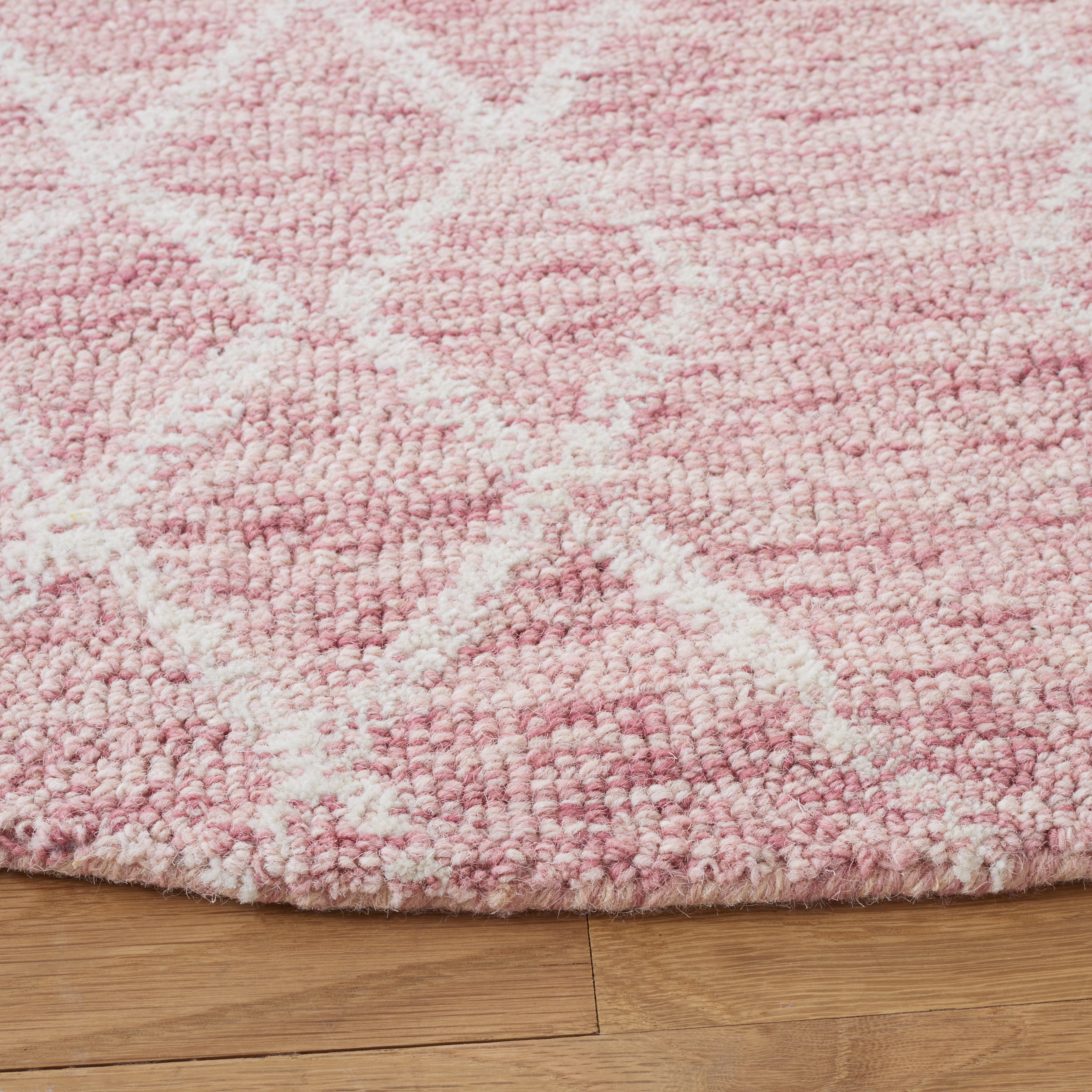 SAFAVIEH Metro Jenny Diamond Area Rug, Pink/Ivory, 6' x 6' Round