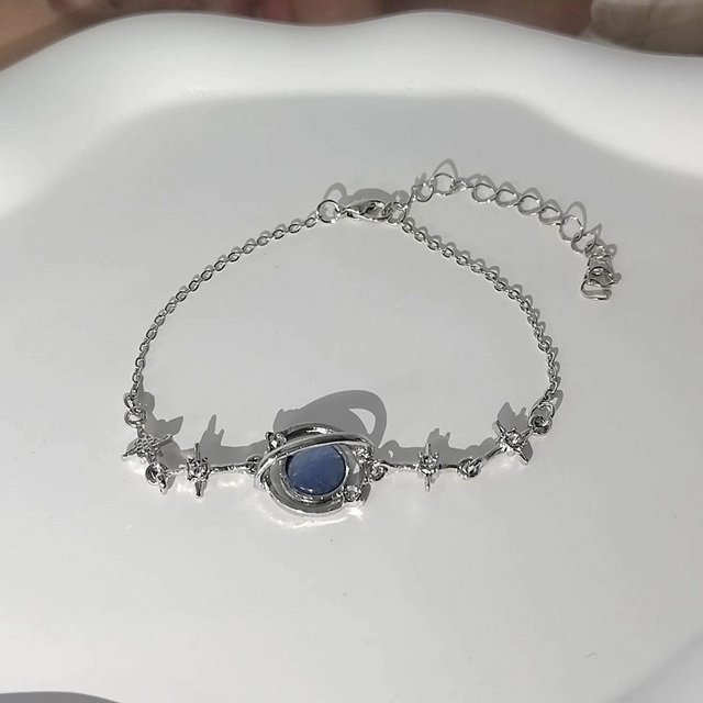 Pulsera Star Girl de diseño único, pulsera de lujo con dije de piedra lunar de planeta azul, cadena de plata de 9,65 pulgadas
