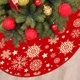 thumbnail image 3 of Cubierta roja para árbol de Navidad con copos de nieve, cubierta tradicional de abeto de felpa, falda redonda tradicional para árbol de Navidad, para decoración navideña, decoración de Año, 3 of 5