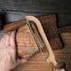 thumbnail image 4 of Cortador de pan casero Cuchillo de pan de masa madre de madera de 16,5 pulgadas con diseño de lazo, sierra dentada de acero inoxidable de alta calidad para bagels, baguettes y más, 4 of 4