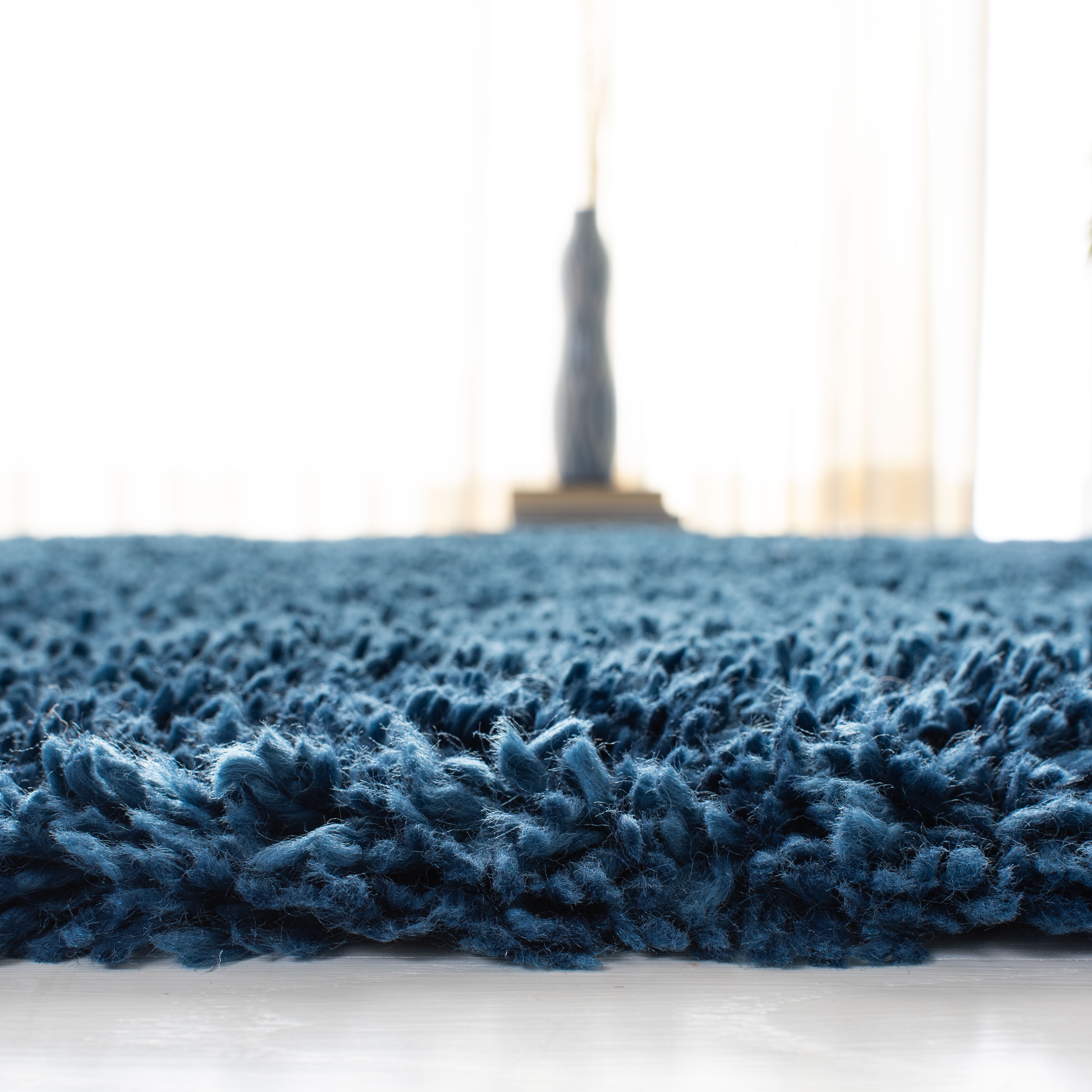 SAFAVIEH Fontana Jamie Solid Plush Shag Area Rug, Blue, 6'7" x 6'7" Round