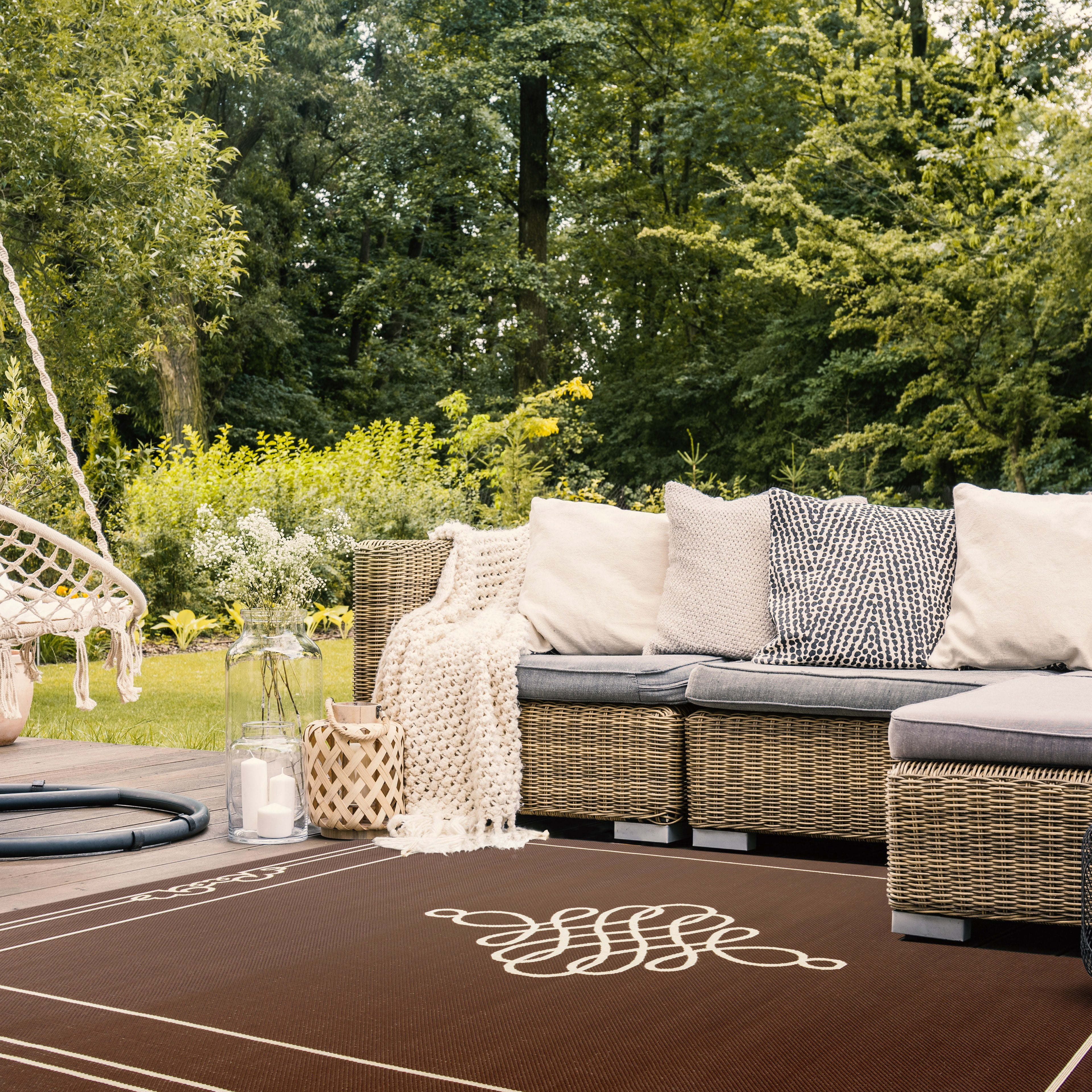 Safavieh Courtyard Andy Medallion Indoor/Outdoor Area Rug, Chocolate/Cream, 5'3" x 7'7"