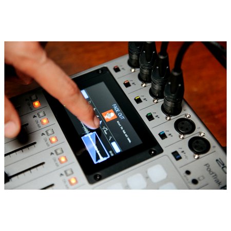 ZOOM PodTrak P8 マルチトラック ポッドキャストレコーダー