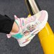 thumbnail image 1 of Nuevas zapatillas de deporte de Disney para niñas congeladas, otoño e invierno, coloridas coreanas, zapatos para correr para niñas, fondo suave, rosa claro, zapatos de princesa, 35 plantillas, 22,1 CM Gao Jinjia LED, 1 of 2