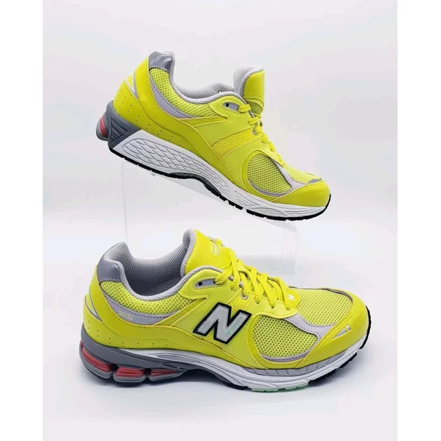 Mens Size 10.5 New Balance 2002R Yellow Lime M2002RLC Running Shoes