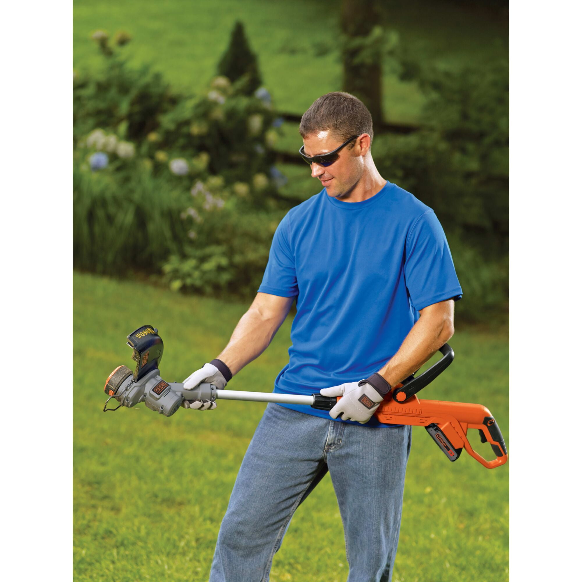 NEW BLACK+DECKER LST300 12 20V 2-IN-1 STRING TRIMMER/LAWN EDGER KIT for  Sale in Overland Park, KS - OfferUp