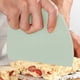thumbnail image 5 of Rascador de masa de plástico con marcas de medición - Herramienta flexible para repostería para amasar, cortar y dar forma a la masa, tortitas, salchichas, 5 of 6