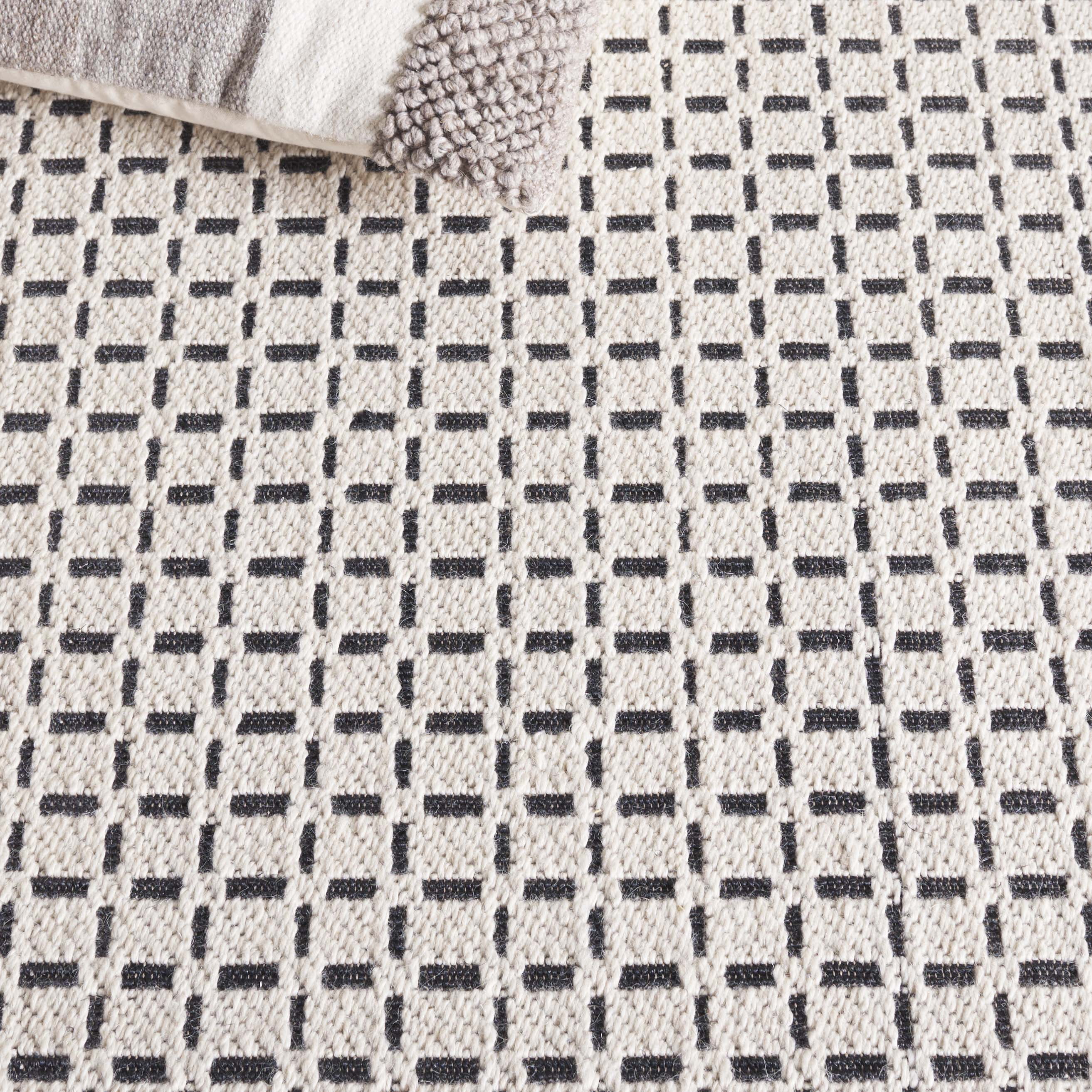 SAFAVIEH Natural Fiber Phelim Geometric Area Rug, Ivory/Black, 3' x 5'