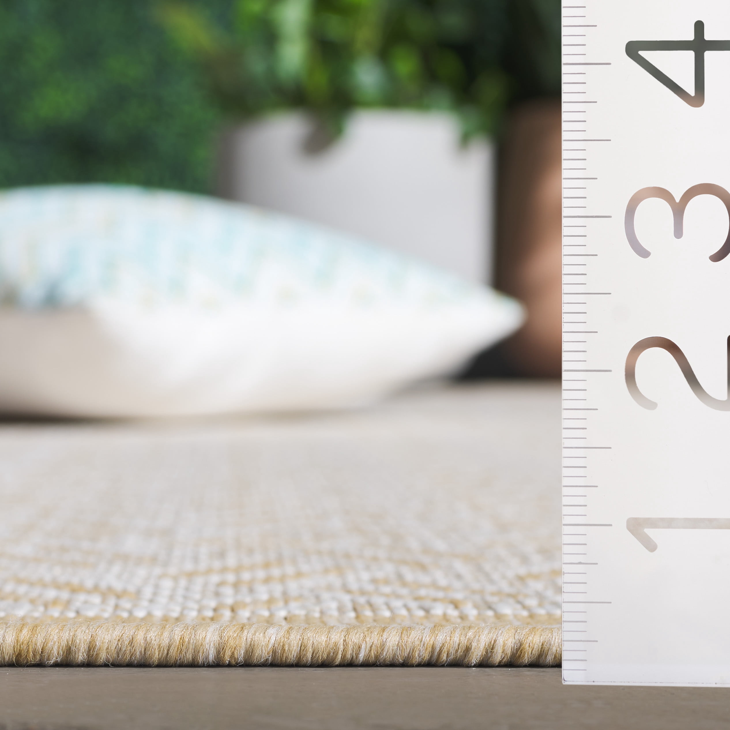 SAFAVIEH Terrace Yadira Geometric Indoor/Outdoor Area Rug, Beige/Ivory, 5'3" x 7'6"