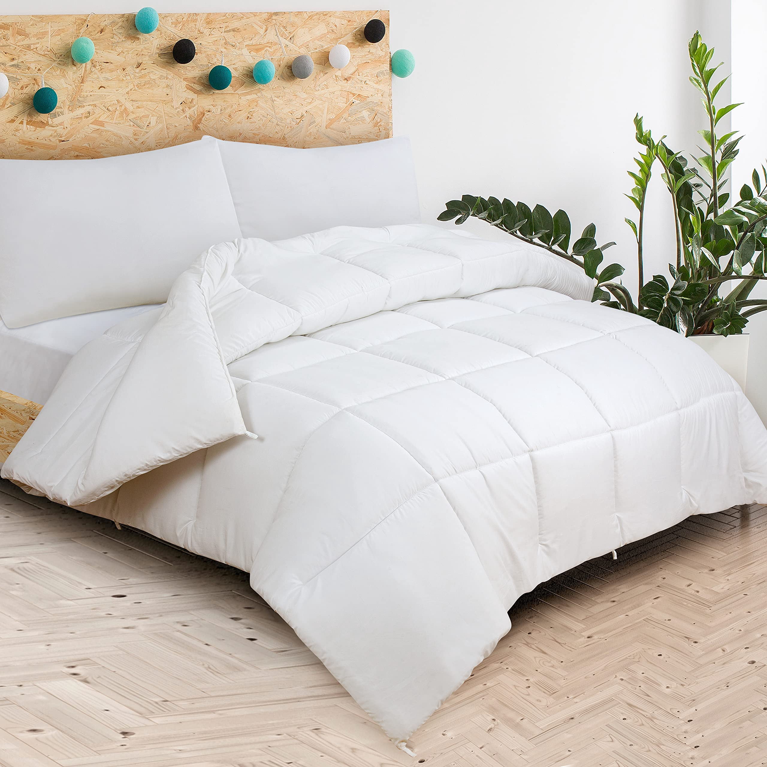 ROYALE King Comforter - All Season Down Alternative Bedding Comforter - Lightweight Quilted Comforter with Corner Tabs - Ultra Soft Luxury Hotel Comforter - Box Stitched Duvet Insert (King, White)